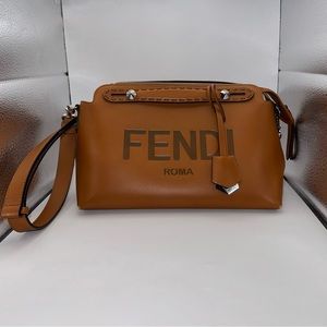 Medium iconic By The Way Boston, brown leather